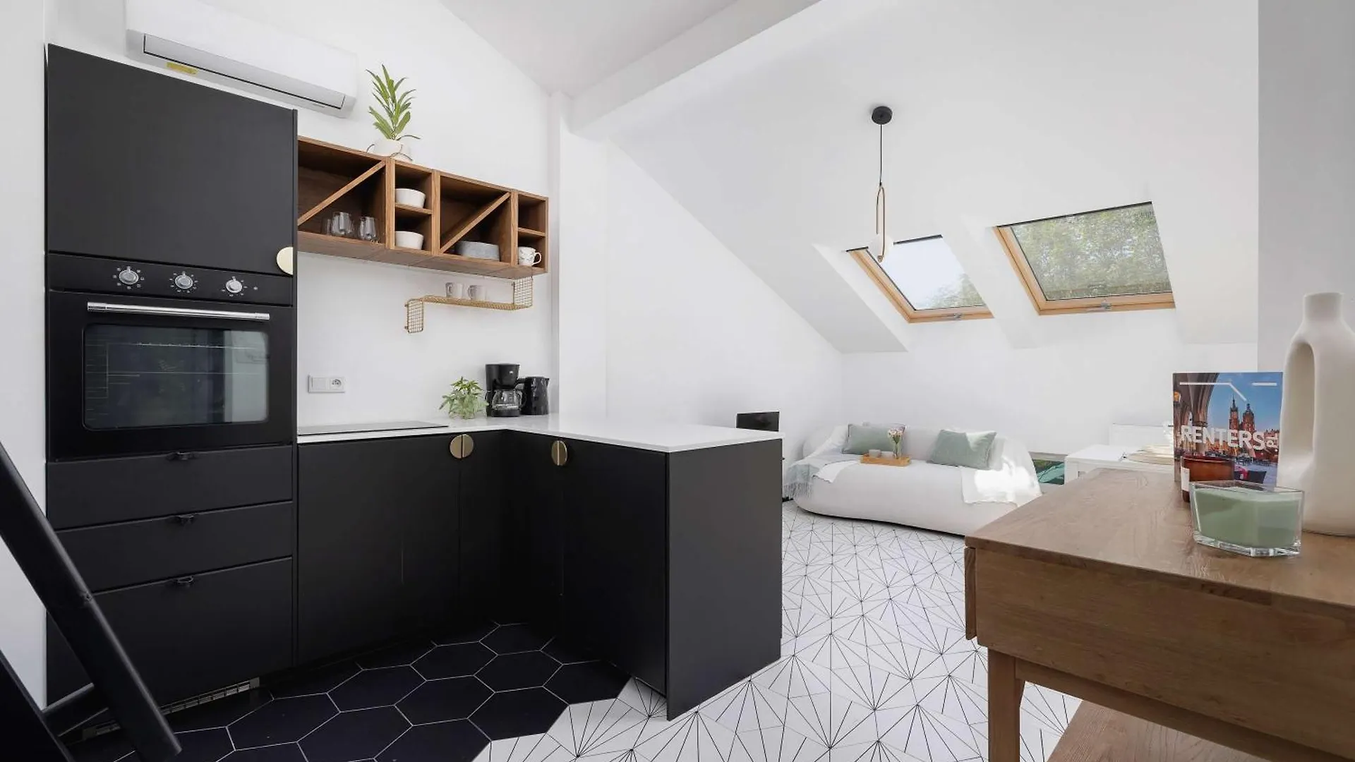 Beautiful Studio With Air Conditioning For 2 Guests By Noclegi Renters Krakow Apartment