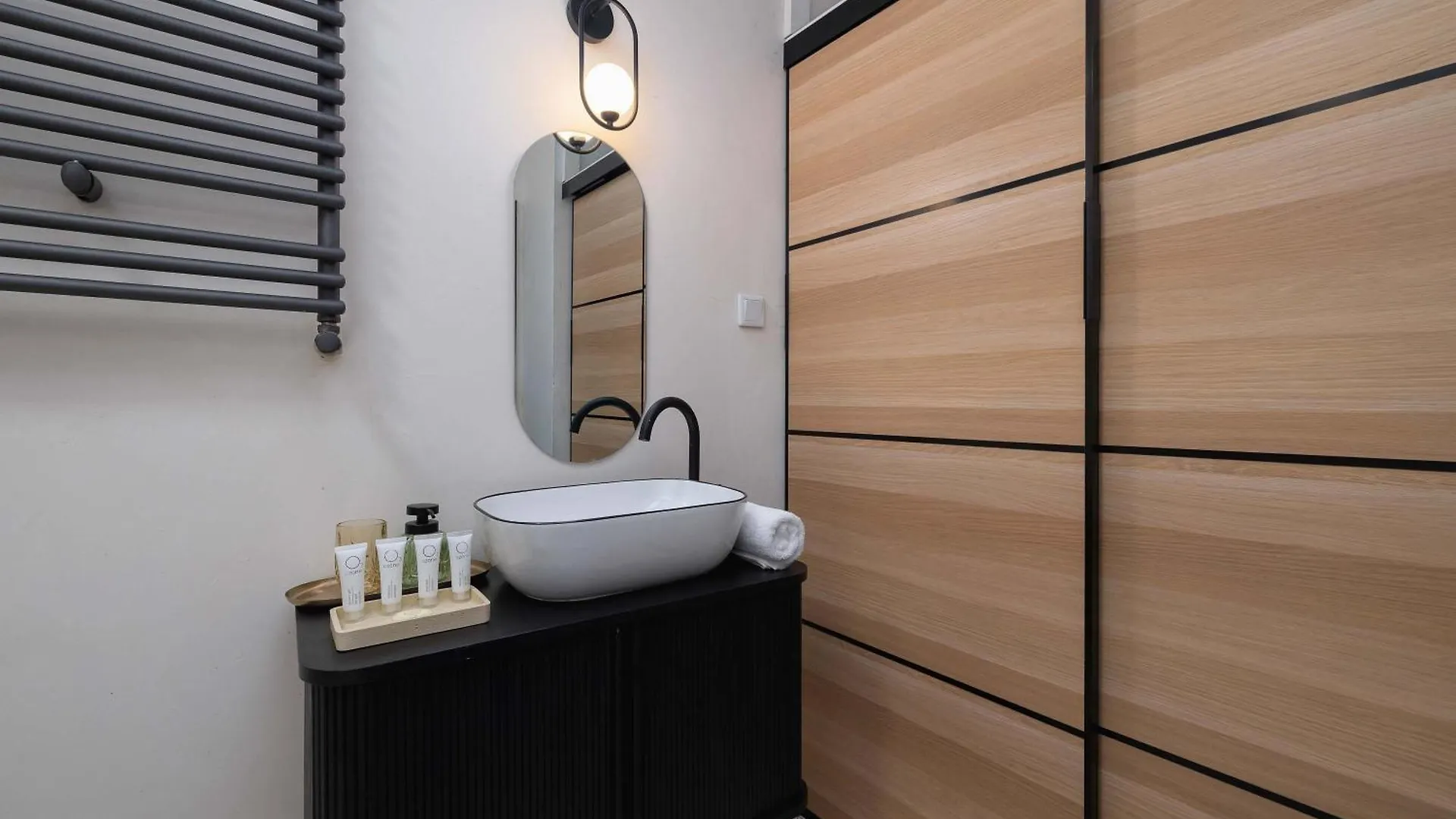 Beautiful Studio With Air Conditioning For 2 Guests By Noclegi Renters Krakow Apartment