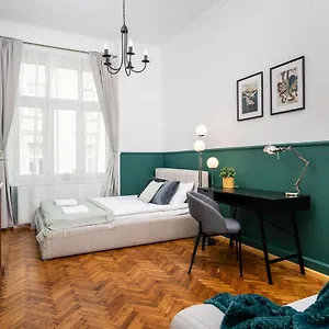 Classy Old Town - By Upstairs Apartament